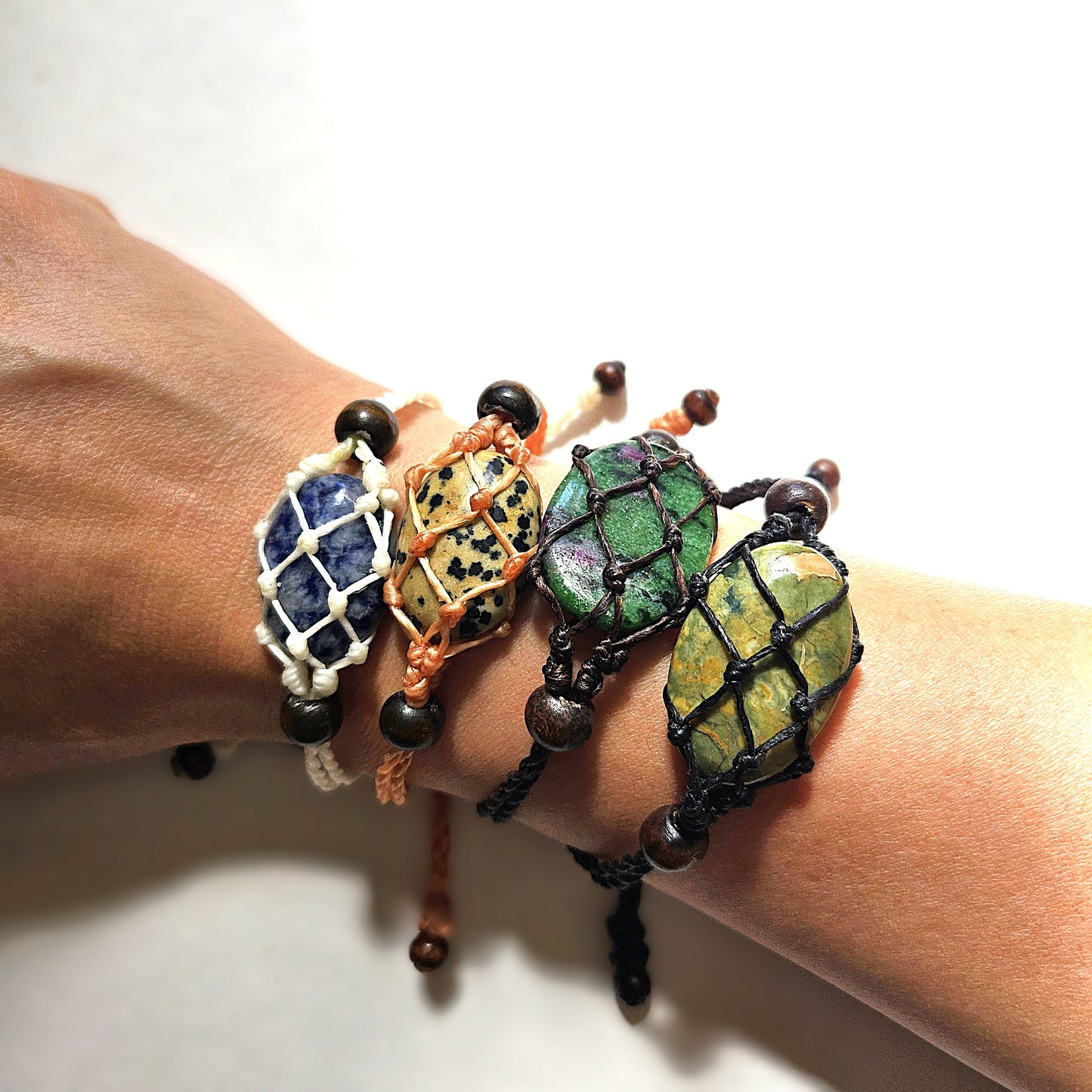 Handmade interchangeable macramé cage bracelet without stone