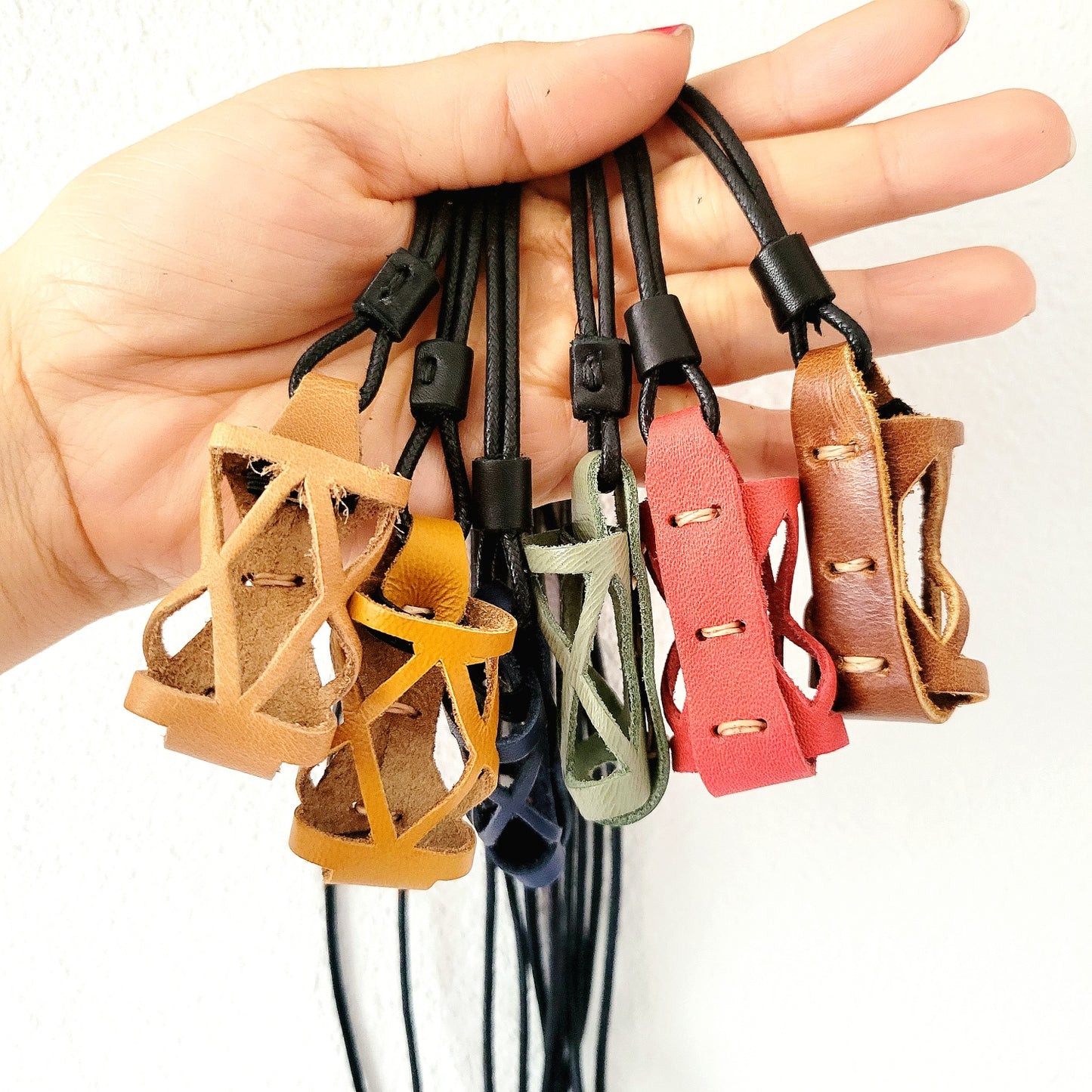 Handmade leather gemstone crystal holder/case necklace without stone