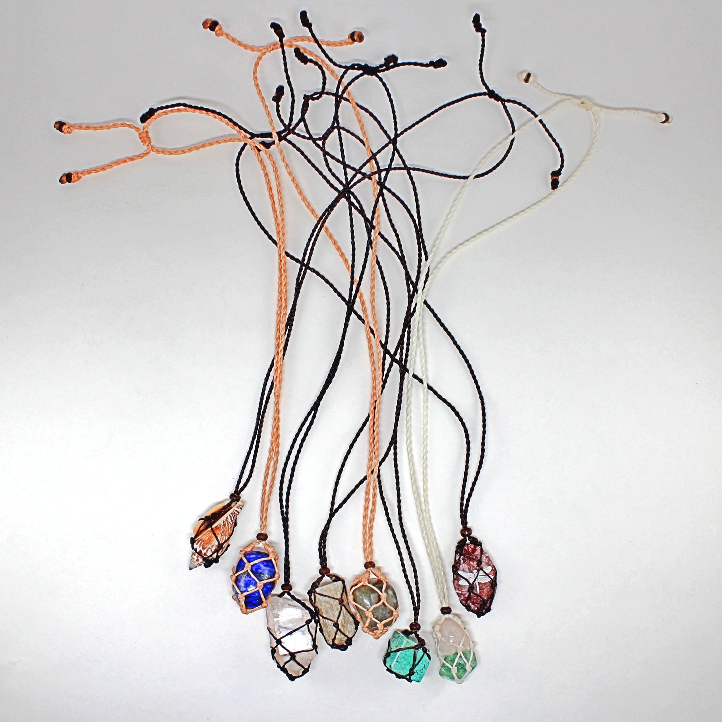 Handmade interchangeable macramé cage necklaces without stone